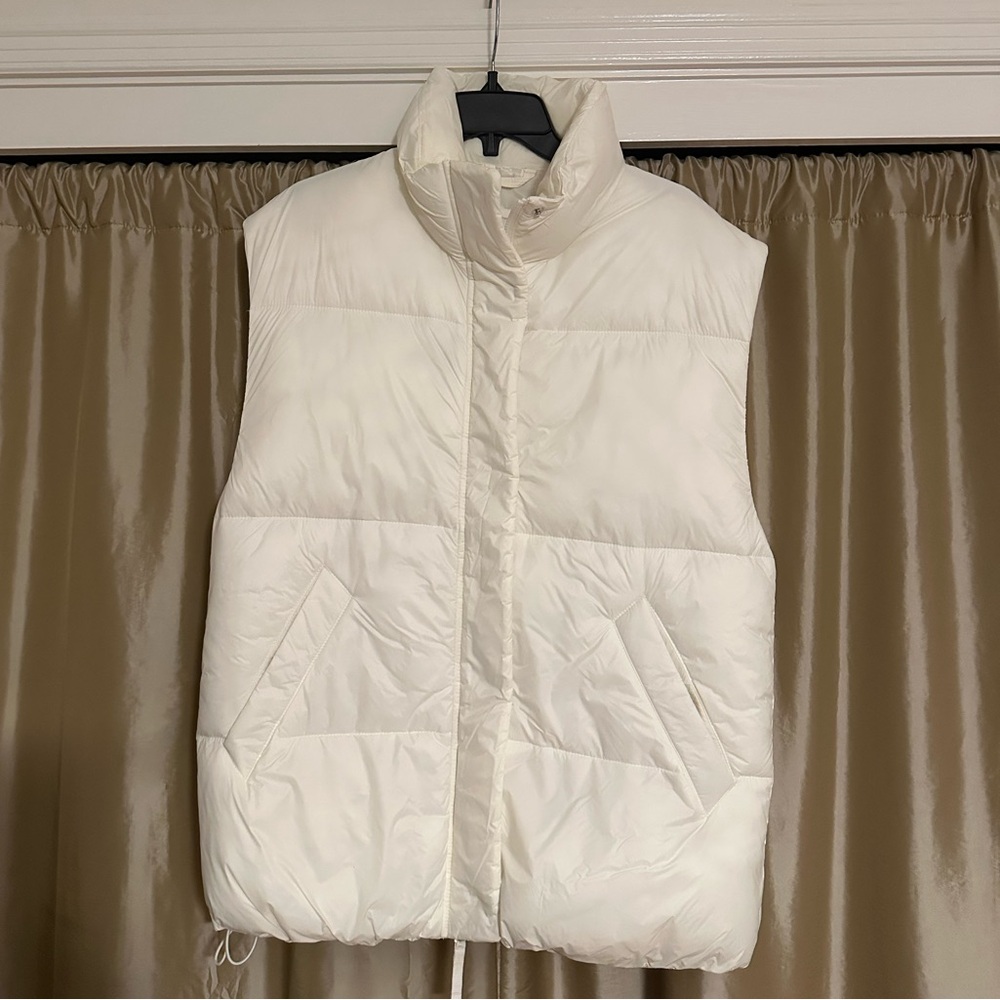 Oversized Quilted Puffer
Vest, Off White